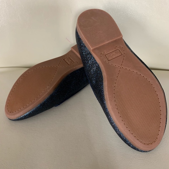 Oshkosh B’gosh Sparkly kitty shoes NWOT - Picture 2 of 4